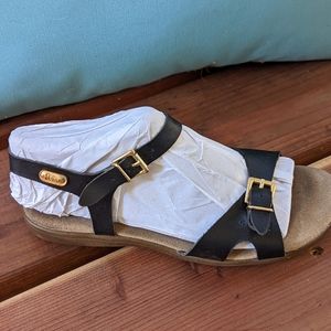 Bass Black Leather Strappy Flat Comfort Sandals sz 6 W Buckles